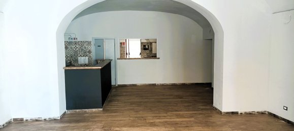 130m² Commercial property in Sassari, Italy No. 154456 3