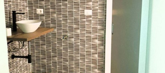 130m² Commercial property in Sassari, Italy No. 154456 7