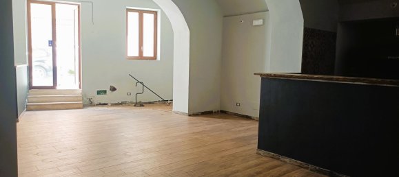 130m² Commercial property in Sassari, Italy No. 154456 5