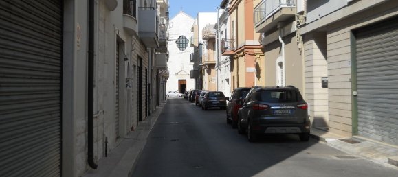 Дом с 9 комнатами в Аквавива делле Фонти, Италия № 86719 37