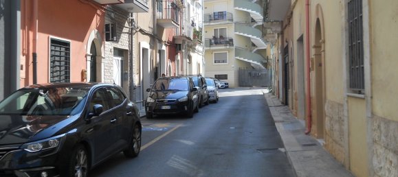 Дом с 9 комнатами в Аквавива делле Фонти, Италия № 86719 36