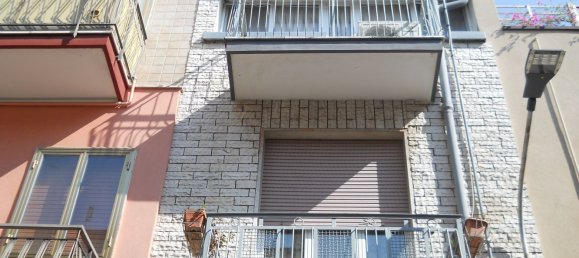 Дом с 9 комнатами в Аквавива делле Фонти, Италия № 86719 4