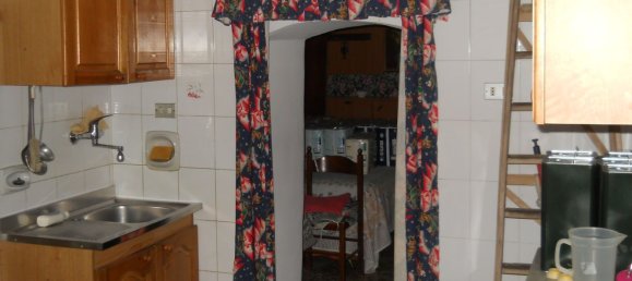 Дом с 9 комнатами в Аквавива делле Фонти, Италия № 86719 11