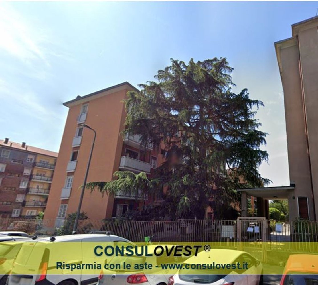 3 bedrooms Apartment in Milan, Italy No. 390968