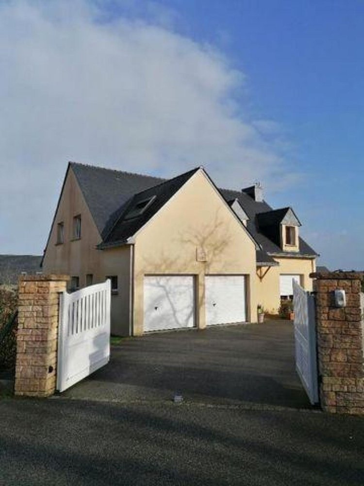 6 bedrooms House in Malestroit, France No. 10074