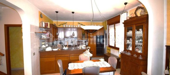 3 bedrooms House in Russi, Italy No. 265293 4