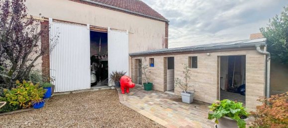 Casa de 3 dormitorios en Cherisy, France No. 157938 2