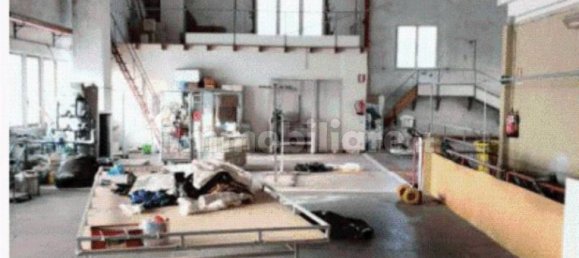 Склад с 1 комнатой в Вадо Лигуре, Италия № 335675 3