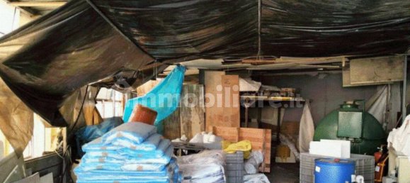 Склад с 1 комнатой в Вадо Лигуре, Италия № 335675 4