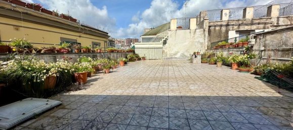 5-salle Appartement à Naples, Italy No. 15092 5