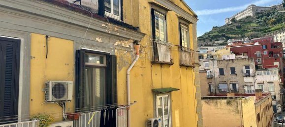 5-salle Appartement à Naples, Italy No. 15092 2