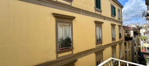 5-salle Appartement à Naples, Italy No. 15092 3