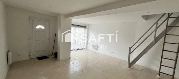 3 bedrooms House in Mont-Notre-Dame, France No. 232028 2