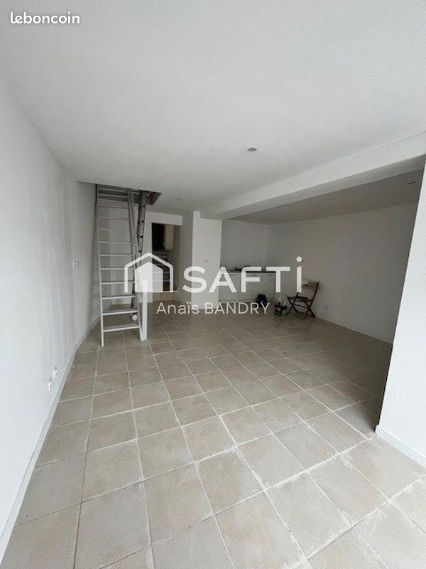 3 bedrooms House in Mont-Notre-Dame, France No. 232028