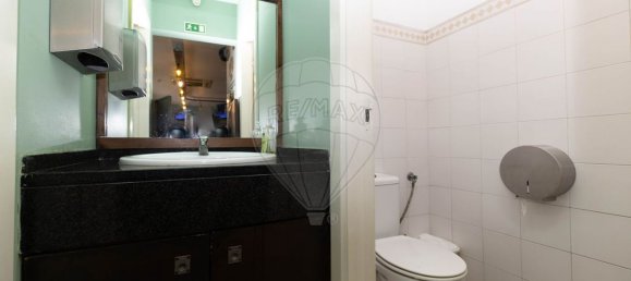 80m² Commercial property in Lisbon, Portugal No. 10574 3