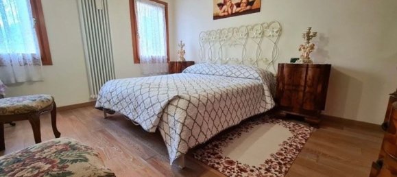 4 bedrooms House in Treviso, Italy No. 380739 9