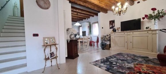 4 bedrooms House in Treviso, Italy No. 380739 3
