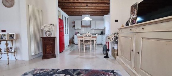 4 bedrooms House in Treviso, Italy No. 380739 2