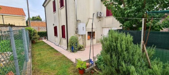 4 bedrooms House in Treviso, Italy No. 380739 5