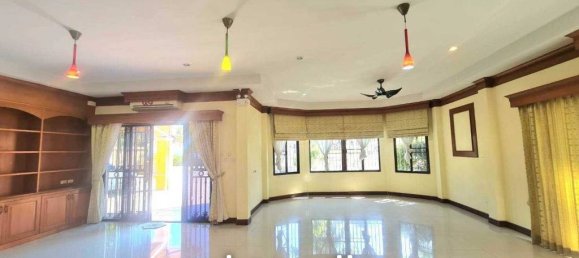 Café/restaurante de 3 dormitorios en Bang Lamung, Thailand No. 15489 6