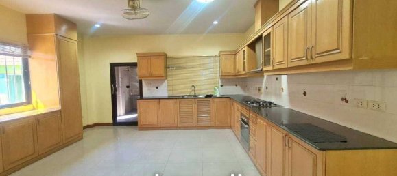 Café/restaurante de 3 dormitorios en Bang Lamung, Thailand No. 15489 10