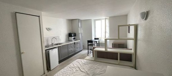 Estudio en Poitiers, France No. 313935 2