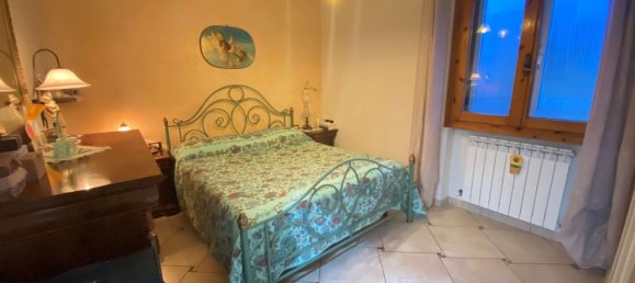 3 rooms Apartment in Prato, Italy No. 30193 10