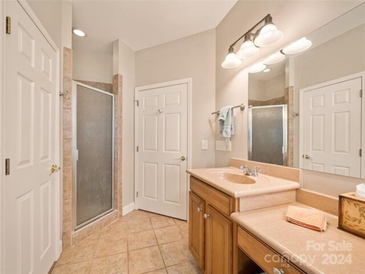 3 bedrooms House in Hendersonville, USA No. 371496