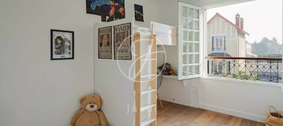 4 bedrooms House in Colombes, France No. 120611 12