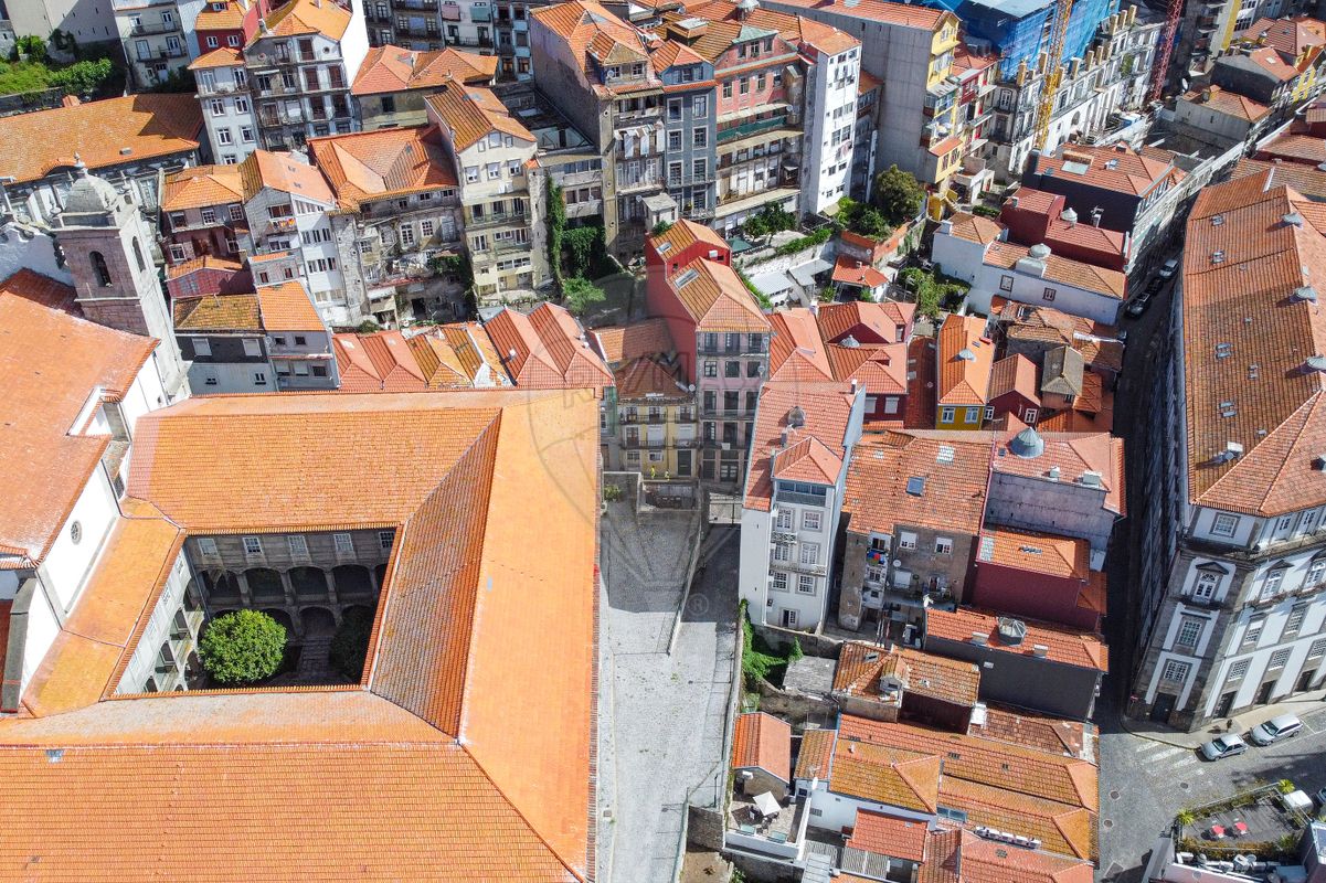 Edificio en Porto, Portugal 210 m² No. 39899