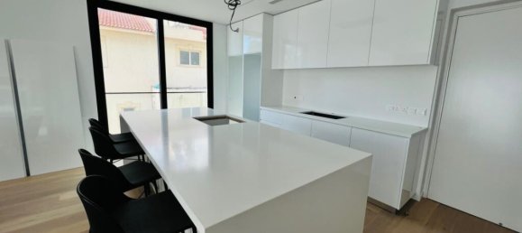 3 bedrooms Apartment in Limassol, Cyprus No. 2552 4