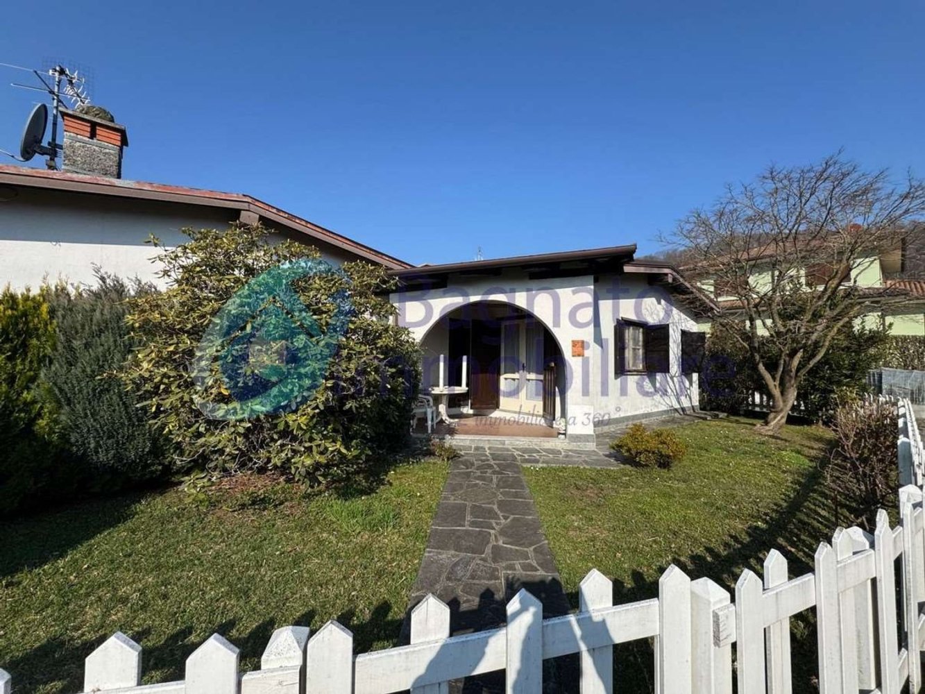 Villa de 3 habitaciónes en Armeno, Italy No. 111292