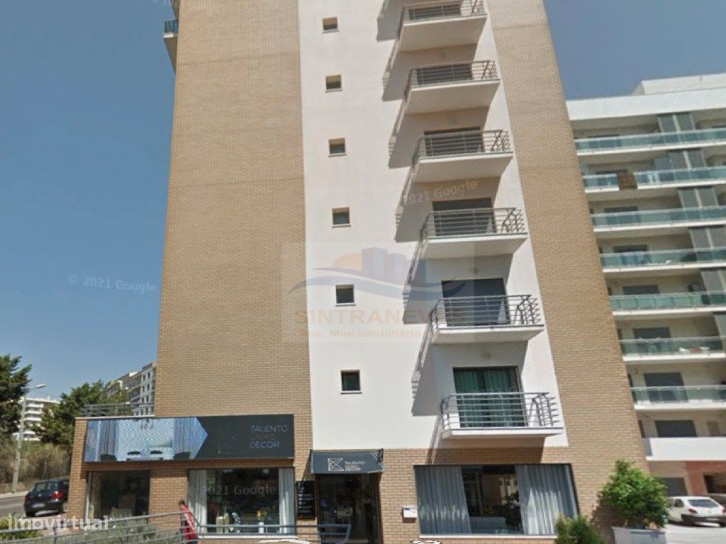 560m² Commercial property in Odivelas, Portugal No. 325914