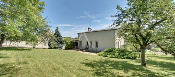 4 bedrooms House in Migennes, France No. 261688 26