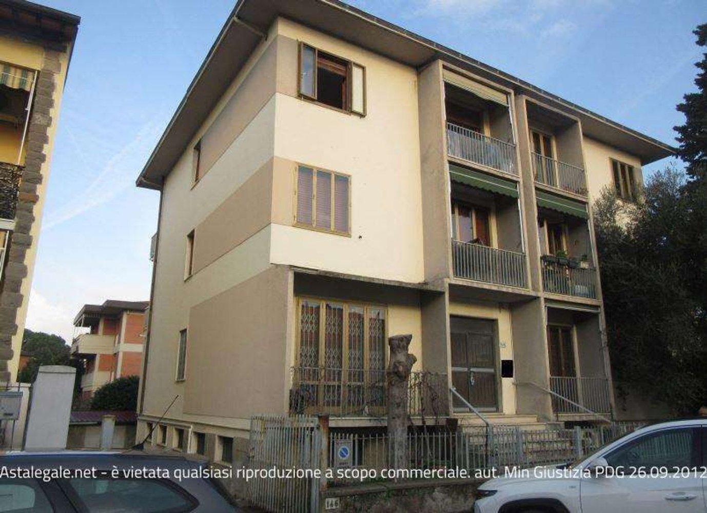 4 rooms Apartment in Florence, Italy No. 284021