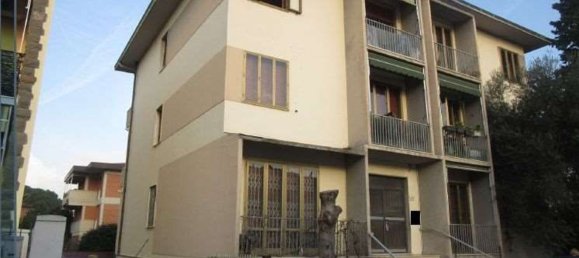 4 rooms Apartment in Florence, Italy No. 284021 2
