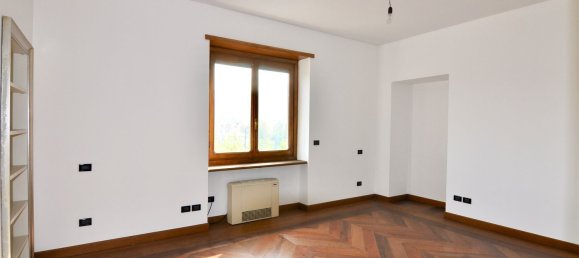 5 rooms Duplex in Turin, Italy No. 7976 12