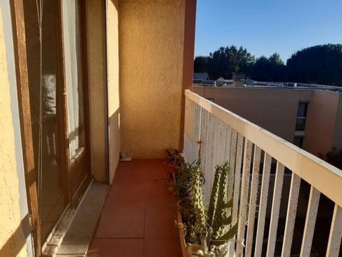 2 bedrooms Condo in Marignane, France No. 9288