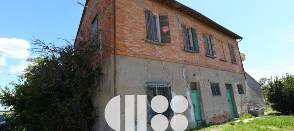 5 bedrooms House in Forlì, Italy No. 170141 3