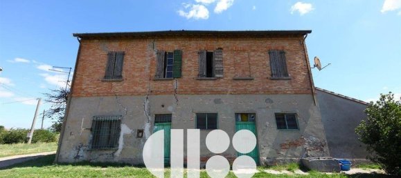 5 bedrooms House in Forlì, Italy No. 170141 4