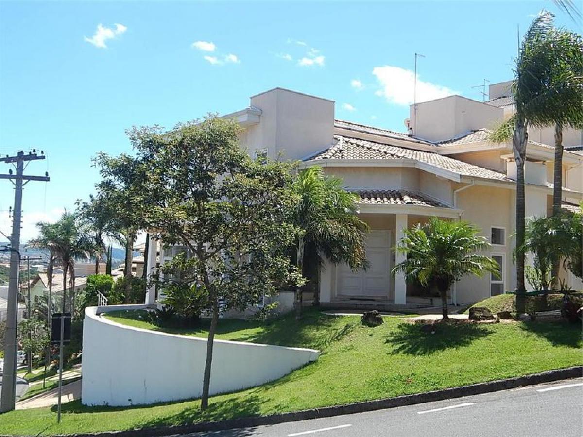 Casa de 4 dormitorios en Sao Paulo, Brazil No. 587170