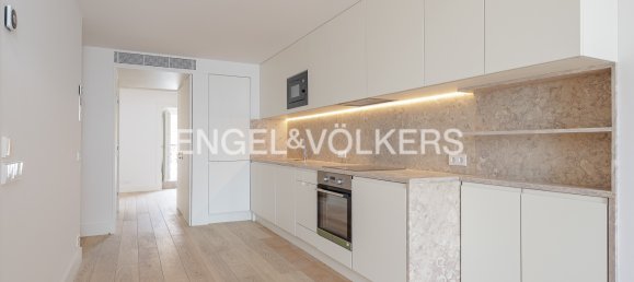 2 bedrooms Penthouse in Lisbon, Portugal No. 12009 7