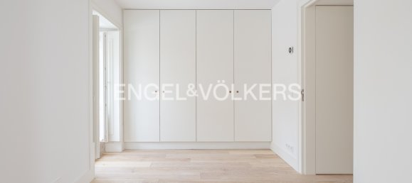 2 bedrooms Penthouse in Lisbon, Portugal No. 12009 11