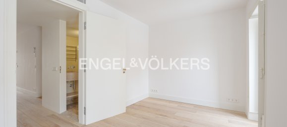 2 bedrooms Penthouse in Lisbon, Portugal No. 12009 10