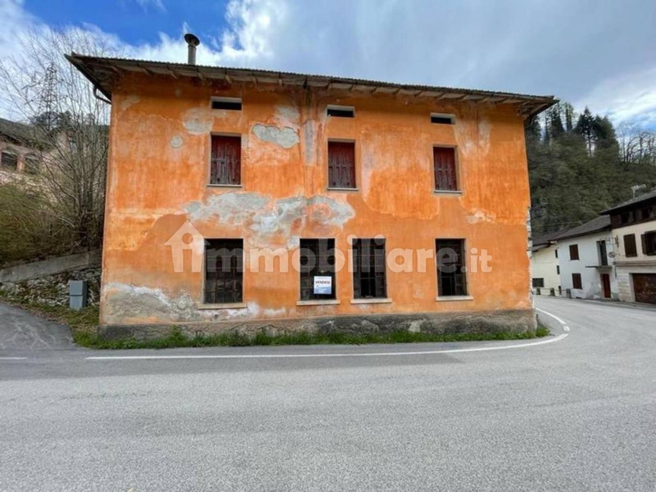 2 bedrooms Villa in Sovramonte, Italy No. 354428