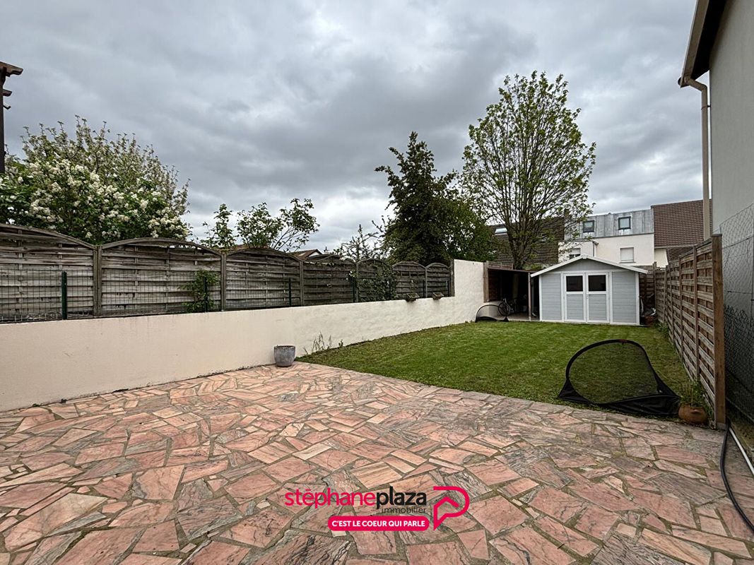 Casa de 3 dormitorios en Bezons, France No. 176418