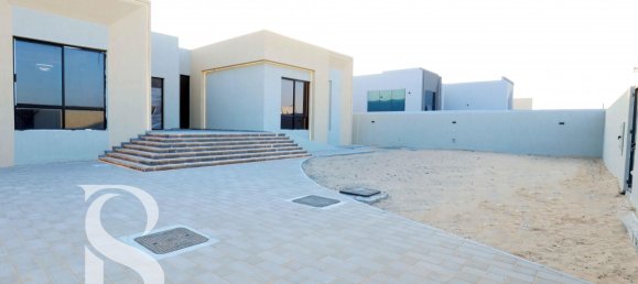 4 bedrooms Villa in Dubai, UAE No. 15166 2