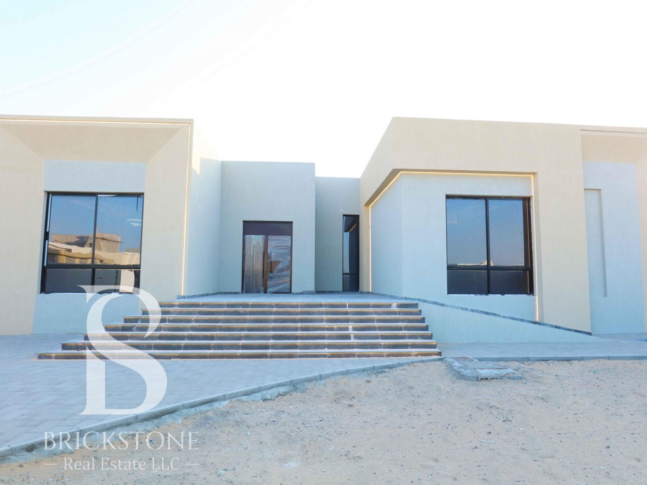 4 bedrooms Villa in Dubai, UAE No. 15166