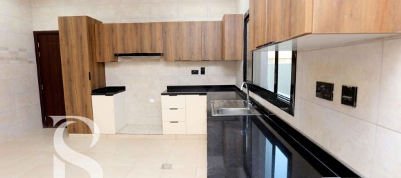 4 bedrooms Villa in Dubai, UAE No. 15166 15