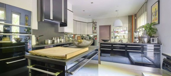 4 bedrooms House in Paris, France No. 179543 24